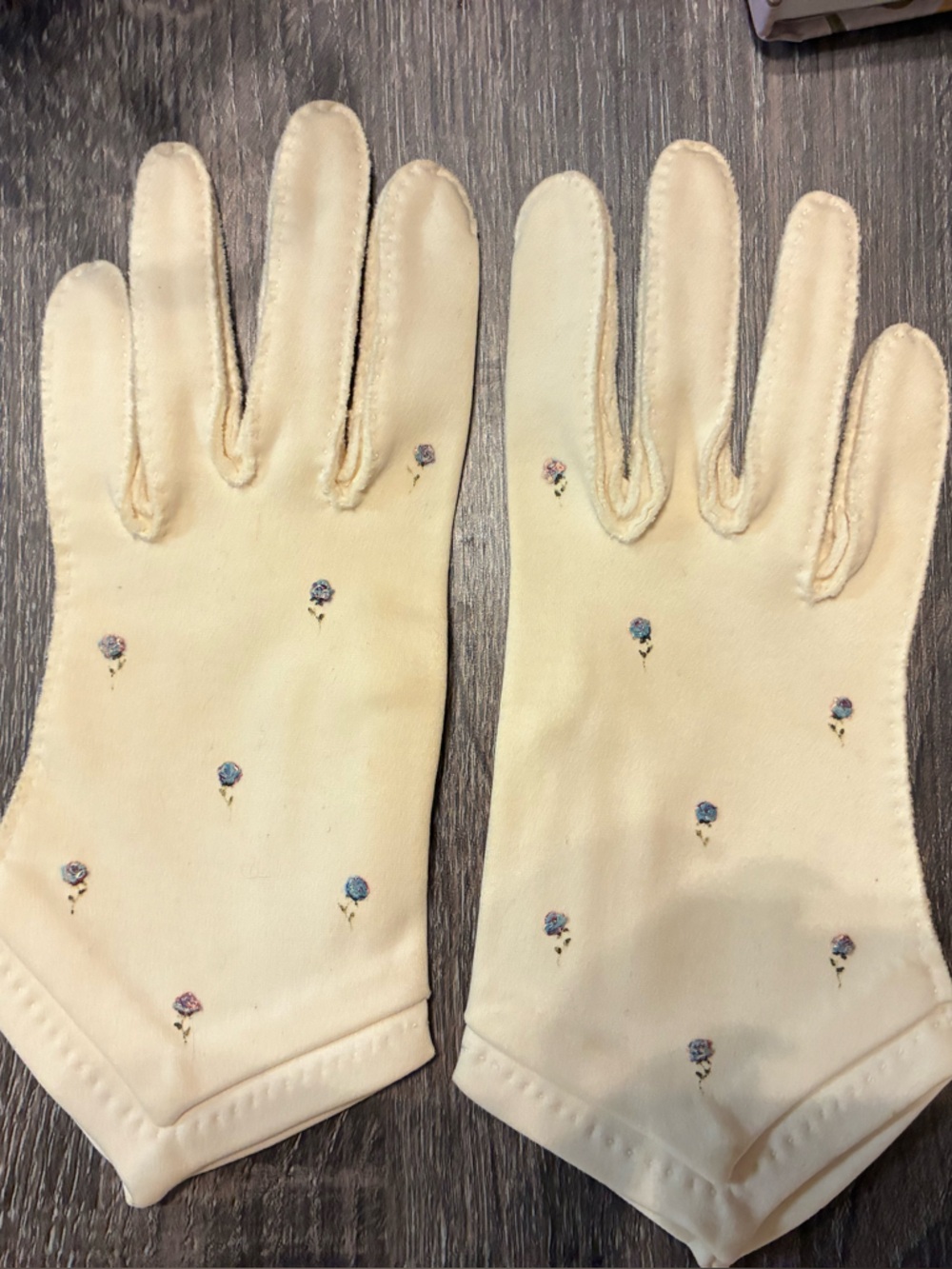 Vintage Cream Gloves with Embroidered Blue & Pink Floral Accents